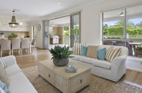 Avalon Beach House | Summer Modern Coastal Retreat