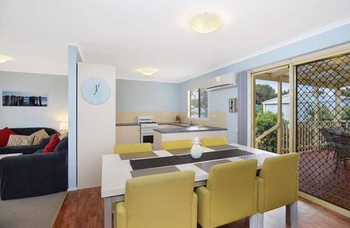 Middleton House | Summer Salt - 82 Padman Cres, Middleton