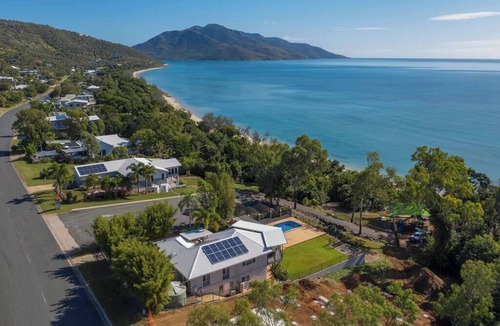 Hideaway Bay House | Summer Vibes all year round!