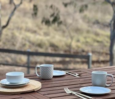 Armidale House | Summit House Armidale - 2 or 4 Bedrooms