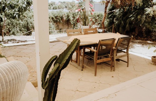 Two Rocks House | Sun drenched 70s beach house. Close to shops and beaches 🏖️
