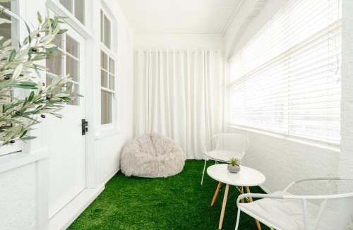 Brunswick North Apartment | Sun-Filled Art Deco Apartment Heart of Brunswick