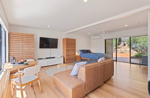 Pambula Beach Cabin | Sun Kissed - Studio Apartment