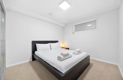 Rockingham Apartment | Sun Sand & Style Cozy 2BR Coastal Retreat in Rockingham