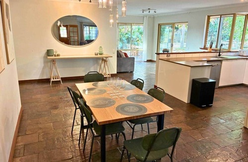 Heathridge House | Sun-Soaked house close to Joondalup City and Beach