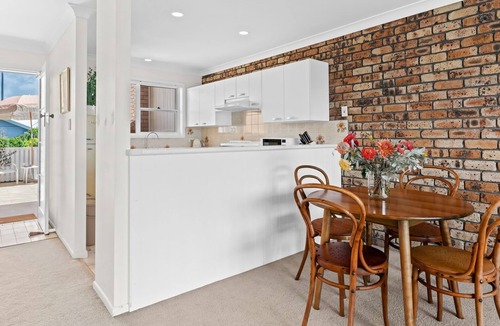 North Creek Apartment | Sun Soaked - Lennox Village Apartment