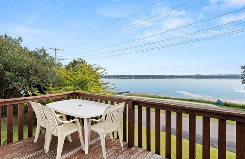 Toukley House | Sunbeam Cottage on the Lake