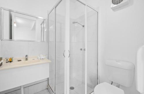 Symonston Hotel | Sundown Villas