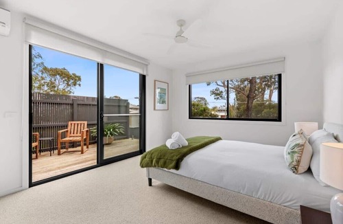 Barwon Heads House | Sundrenched Barwon Heads, Pet friendly.