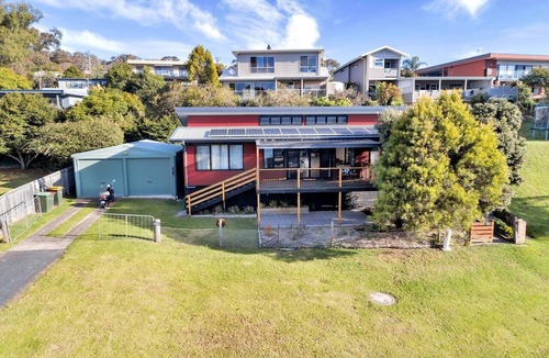 Pambula Beach Cabin | Sunkissed - 2 Bedroom House