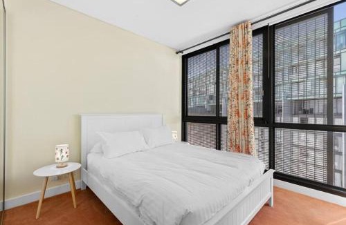 Surry Hills Apartment | Sunny and bright apartment- Self Catering