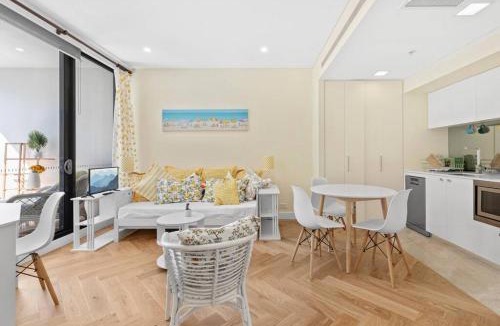 Surry Hills Apartment | Sunny and bright apartment- Self Catering