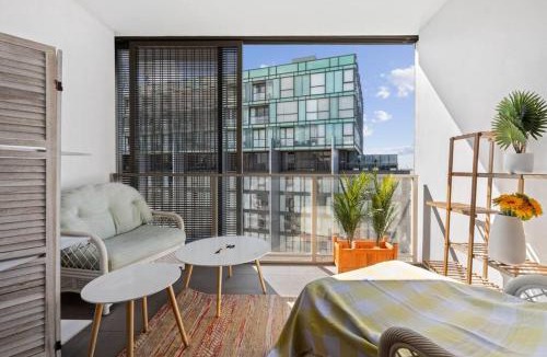 Surry Hills Apartment | Sunny and bright apartment- Self Catering