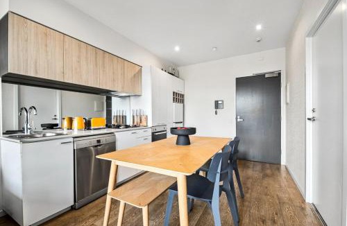 Carlton Apartment | Sunny Balcony Over a Calm Private Garden