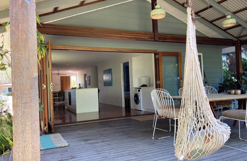 Moffat Beach House | Sunny Beach Haven Moffat
