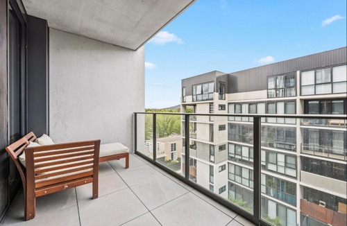 Lyneham Apartment | Sunny & Bright 2BR Retreat with Parking in Lyneham