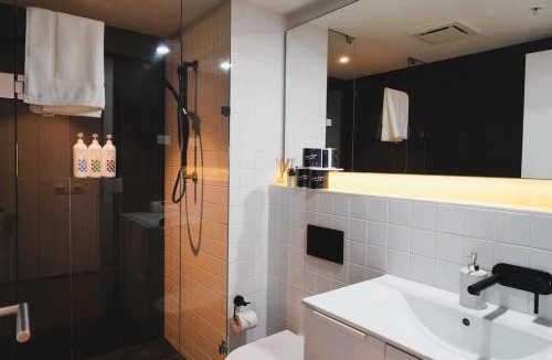 Bowen Hills Apartment | Sunny Central & Convenient, Terraces Apartment Bowen Hills