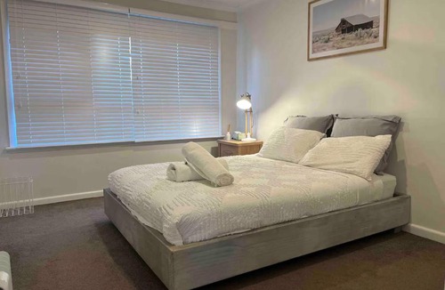 Frankston Apartment | Sunny Central Frankston Stay, Entire Unit