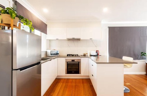 Frankston Apartment | Sunny Central Frankston Stay, Entire Unit