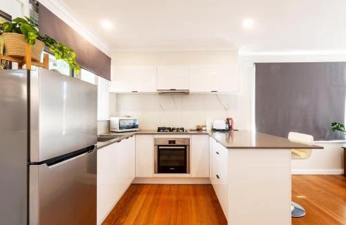 Frankston Apartment | Sunny Central Frankston Stay, Entire Unit