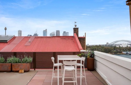 Potts Point Apartment | Sunny Loft Lookout with Iconic Sydney Views