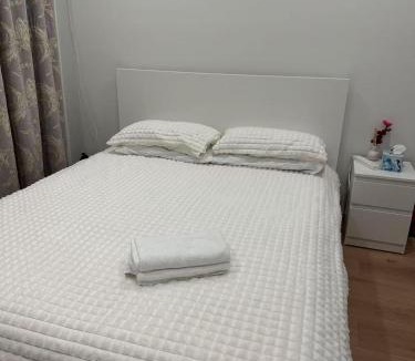 Mooroolbark House | Sunny Nook Townhouse by Mooroolbark Train Stop Ground Floor Self Check-in