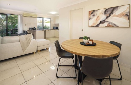 Caloundra Apartment | Sunny's Coastal Townhouse in Caloundra