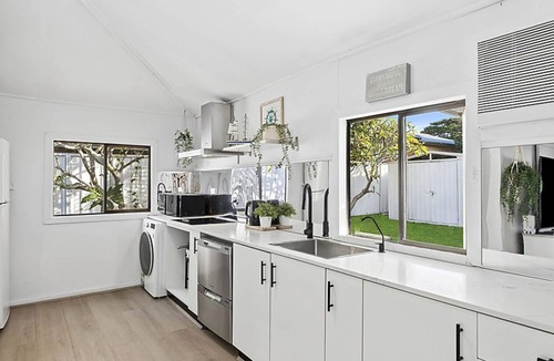 The Entrance North House | Sunny Shores Beach House