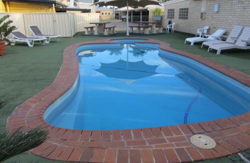 Allenstown Hotel | SunPalms Motel