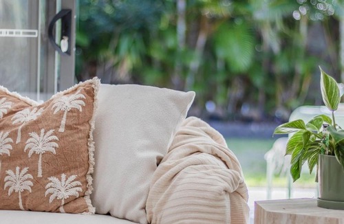 Casuarina House | Sunrays Sanctuary 350m to Beach & Pet-Friendly
