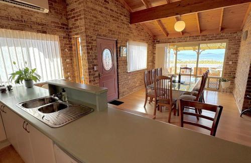 Little Grove House | Sunrise House