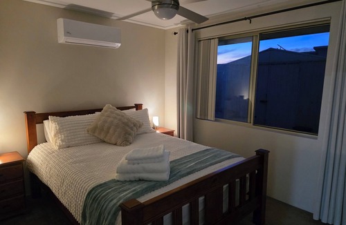 Sunset Beach Bed & Breakfast | Sunset Beach bed & breakfast is hosted accommodation 50 meters from the beach.