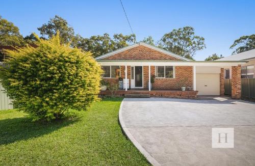 Chain Valley Bay House | Sunset Escape