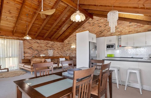 Kingscliff House | Sunset House on the Hill