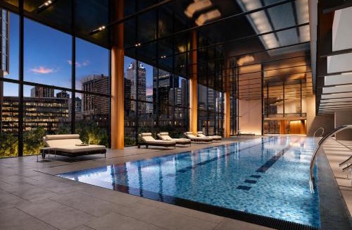 Docklands Apartment | Sunset Luxe 2BR Balcony, Gym, Pool and Sauna