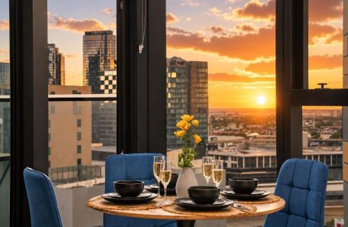 Docklands Apartment | Sunset Luxe 2BR Balcony, Gym, Pool and Sauna