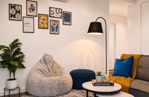 Docklands Apartment | Sunset Luxe 2BR Balcony, Gym, Pool and Sauna