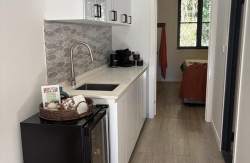Boyland Apartment | Sunset Ridge - King Bed Cabin & Breakfast Basket