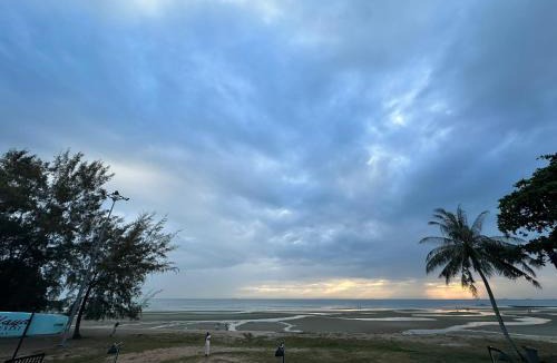 Taman Haji Zainal Apartment | Sunset Seaview Beach Escape PD