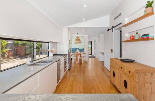 Ocean Grove Apartment | Sunset Shack - Sleeps 6 - Dog friendly!
