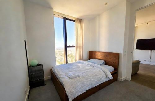 Carlton South Apartment | Sunset Sky Nest CBD 65F
