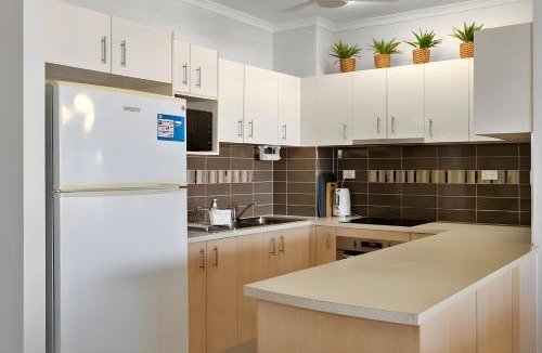 Cullen Bay Apartment | Sunset Stunner Marina Views