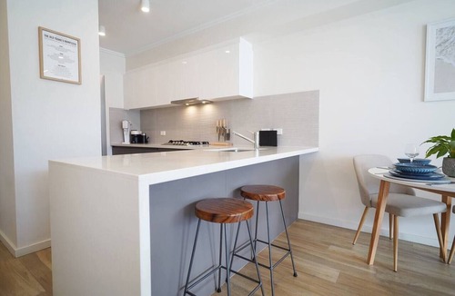 Scarborough Apartment | Sunset Summit :Super stylish w/Ocean views