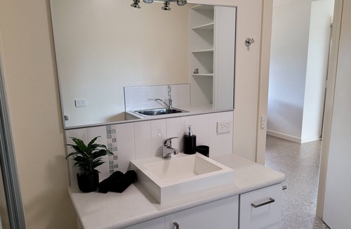 Bairnsdale Apartment | Sunset View Manor