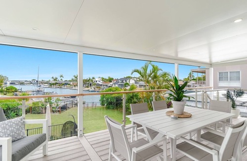 Yamba House | Sunset Waters - Waterfront with Pool - Holiday Yamba