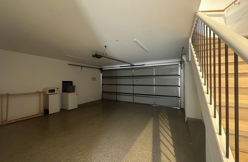 Glen Waverley House | Sunshine 4BR2BA townhouse Glen Waverley Parking