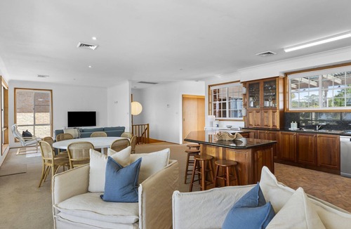 Sunshine House | Sunshine Waterfront 3 Bedroom Lakehouse