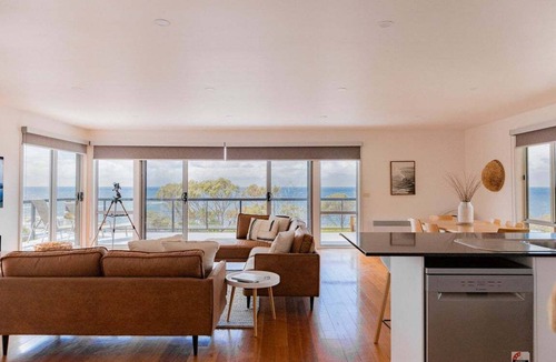 Bicheno House | Suntrap Cove - you and the ocean