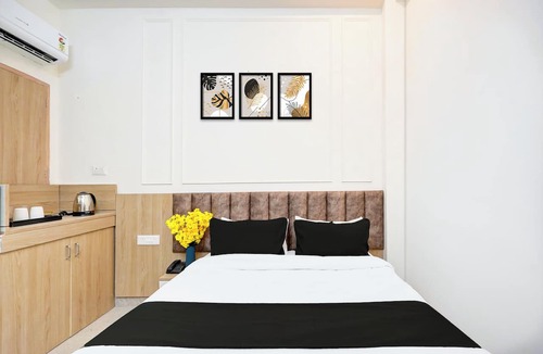 Greater Noida Hotel | Super Collection O Surajpur Chowk