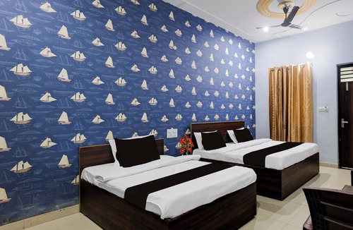 Vrindavan Hotel | Super Collection O Iskcon Vrindavan